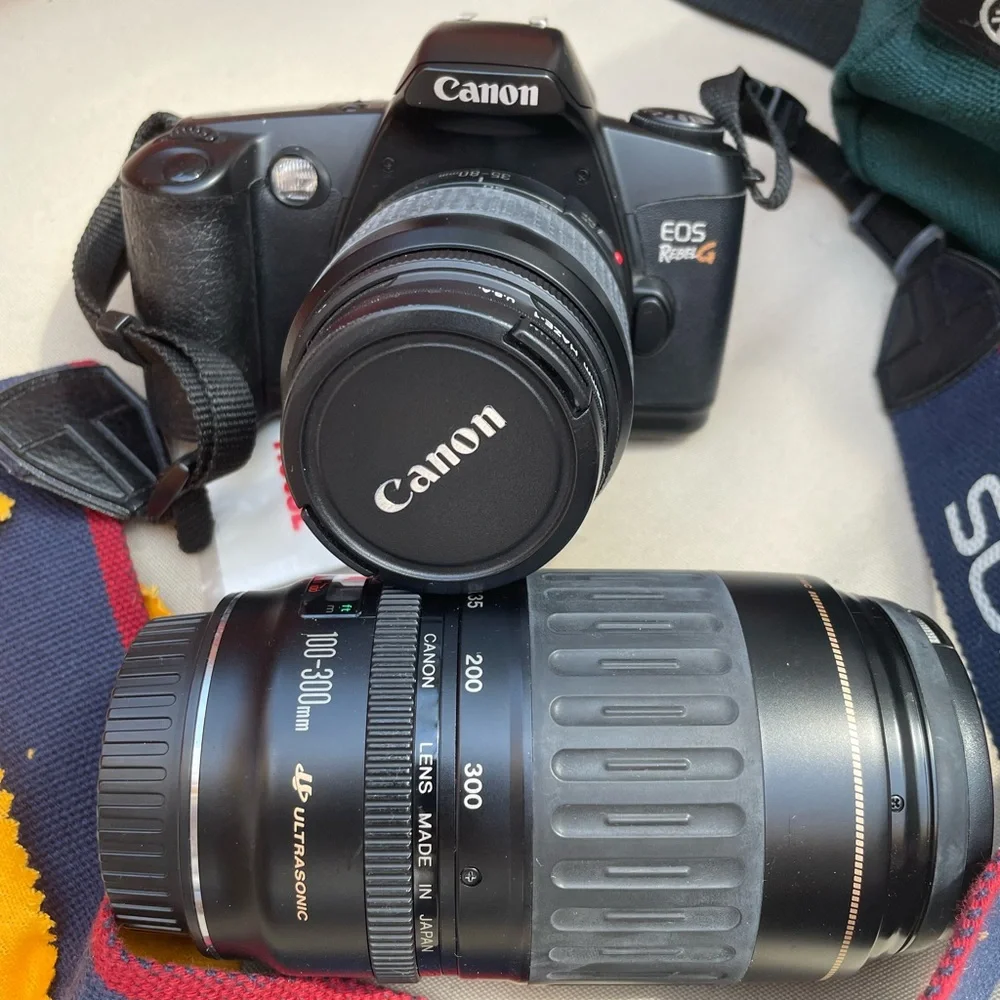 Canon Eos rebel filmed camera with 2 lenses and bag